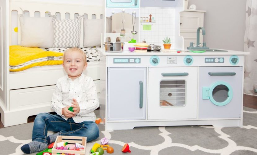 Czym kierować się w wyborze drewnianej kuchni dla dziecka